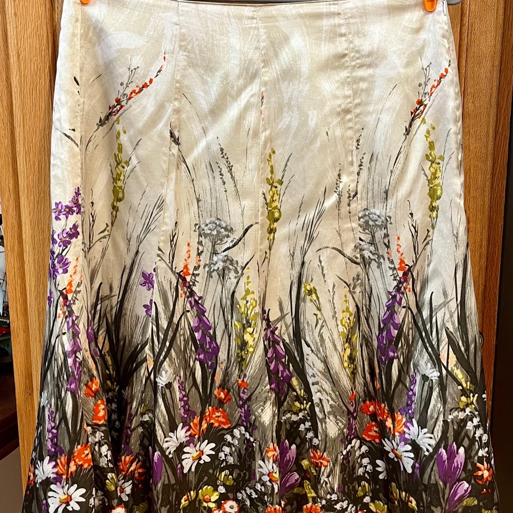 Chico's Silk blend Cream Floral A-Line Skirt, size 1, excellent pre-owned lovely - Picture 4 of 14